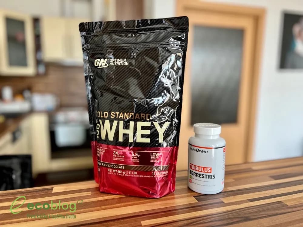 GymBeam Whey Gold Standard syrovátkový protein, balení a odměrka